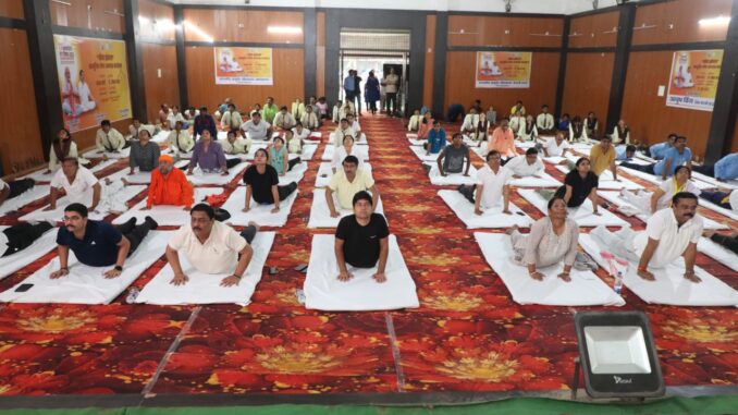 अंतर्राष्ट्रीय योग दिवस 2025 : कटनी में माधवनगर उत्कृष्ट विद्यालय में भव्य जिला स्तरीय आयोजन