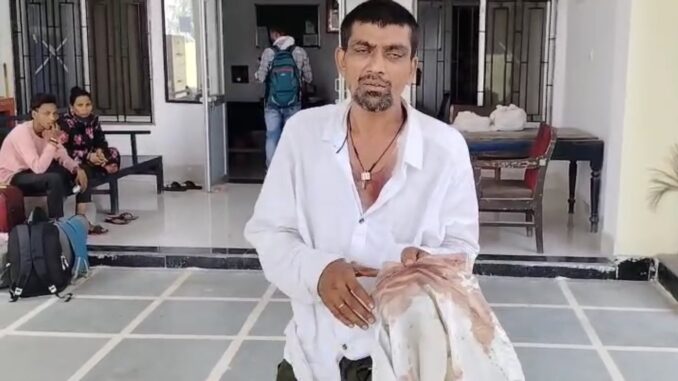 RPF जवान पर मारपीट का आरोप, रेलवे परिसर की तस्वीर