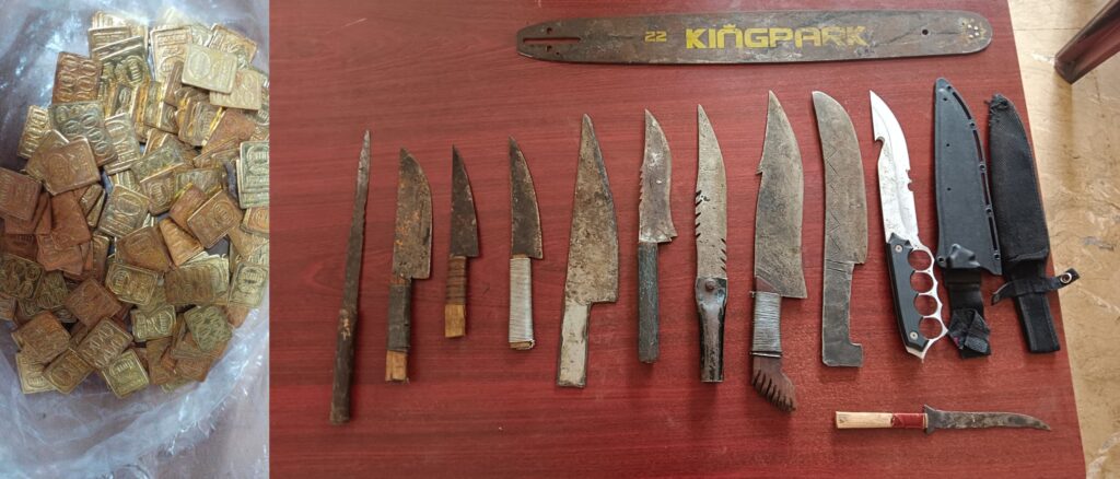 कटनी पुलिस की बड़ी कार्रवाई : पारधियों के डेरों पर छापा, हथियार, गांजा, नकली गोल्ड जब्त