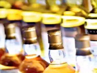 शराब की अनुचित कीमत वसूलने पर 17 ठेकों पर ₹43.75 लाख जुर्माना