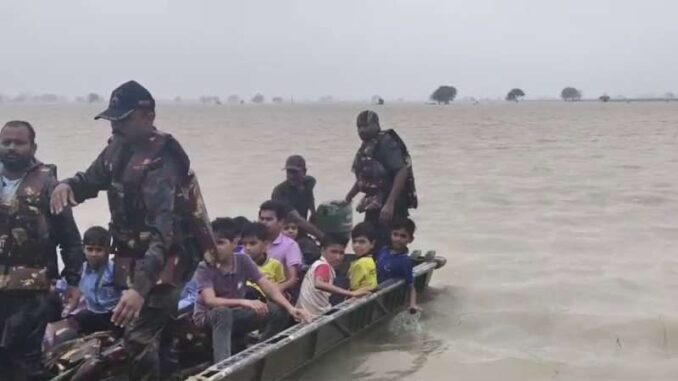 मप्र में भारी बारिश का कहर 27 स्कूली बच्चों सहित 2,900 लोगों को बचाया गया