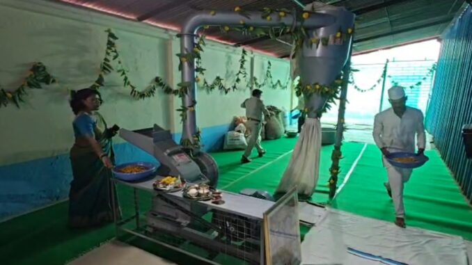 इंदौर जेल में खुला मसाला उद्योग, कैदियों के पीसे मसालों का स्वाद ले सकेंगे आम लोग