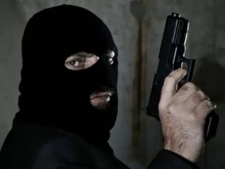 मुरैना में परिवार के सदस्यों को बंधक बनाकर लूटे 50 लाख रुपये, जेवरात और बंदूक भी लूट ली