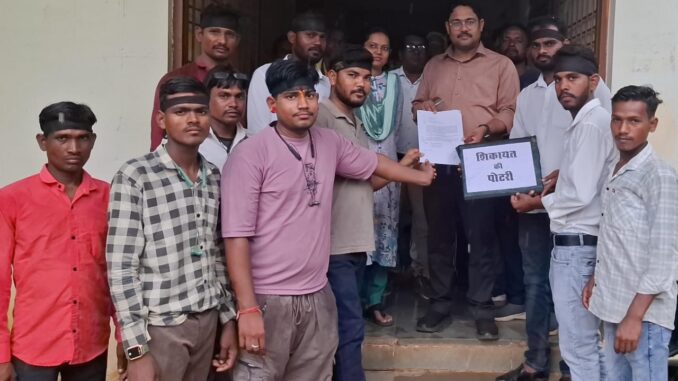 कटनी : रेत के अवैध भंडारण और परिवहन को लेकर ग्रामीणों का प्रदर्शन, प्रशासन को दी चेतावनी