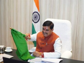 सीएम मोहन यादव ने रेल मंत्री के साथ जबलपुर-रायपुर रीवा-पुणे एक्सप्रेस ट्रेनों को दिखाई हरी झंडी