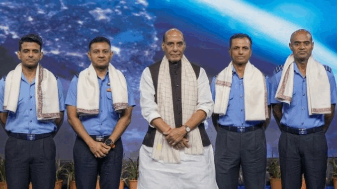 गगनयान मिशन आत्मनिर्भर भारत की यात्रा में नए अध्याय का प्रतीक : राजनाथ सिंह
