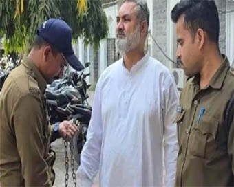 'लव जिहाद' मामले में नामजद कांग्रेस पार्षद ने इंदौर की अदालत में आत्मसमर्पण किया