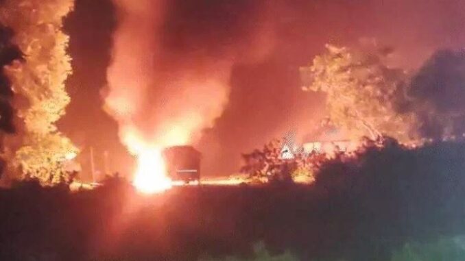 सिवनी में ढाबे के पास ईंधन टैंकर में आग लगी , युवक की मौत