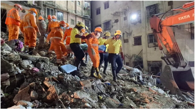 पालघर बिल्डिंग हादसा : 4 मंजिला इमारत ढही, मां-बेटी समेत 15 लोगों की मौत