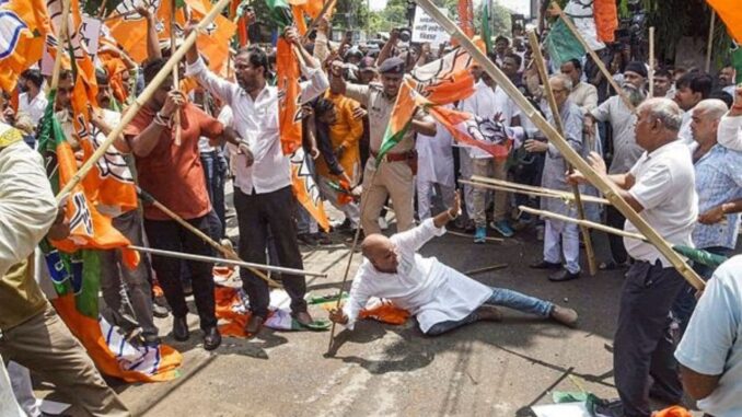 प्रधानमंत्री के लिए 'अभद्र भाषा' के विरोध में भाजपा-कांग्रेस कार्यकर्ताओं में झड़प