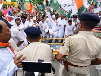 एसएआईआर के खिलाफ प्रदर्शन : विपक्ष के मार्च को पुलिस ने रोका