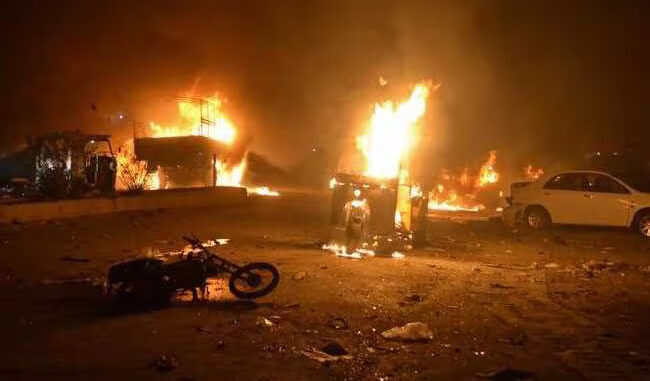 कोलंबिया में कार बम विस्फोट, हेलीकॉप्टर हमले में 17 लोगों की मौत