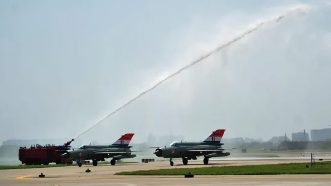 मिग-21 ने भारतीय आसमान में आखिरी बार उड़ान भरी, राजनाथ ने इसे ‘राष्ट्रीय गौरव’ बताया