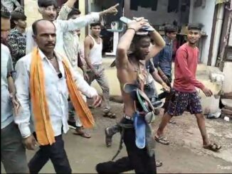 आगर मालवा में गाय के साथ दुराचार करने के आरोपी को जूते की माला पहना ग्रामीणों ने निकाला जुलूस
