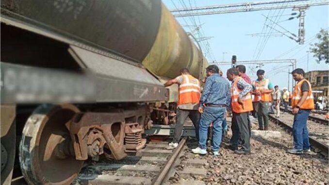 अनूपपुर के पास मालगाड़ी के तीन डिब्बे पटरी से उतरे, कोई हताहत नहीं