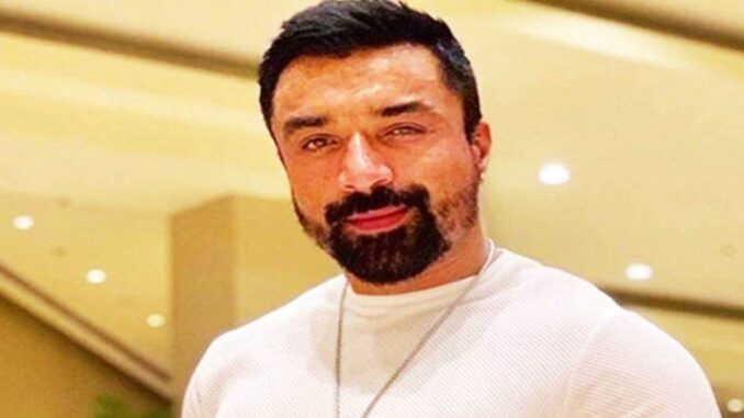 इंदौर के गैंगस्टर की मौत को लेकर विवादास्पद वीडियो पर अभिनेता एजाज खान ने पुलिस से माफी मांगी