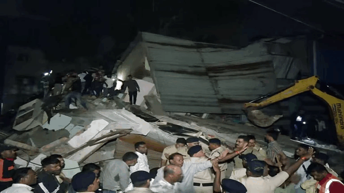 इंदौर में तीन मंजिला इमारत ढही : युवती समेत दो लोगों की मौत, 12 को बचाया गया