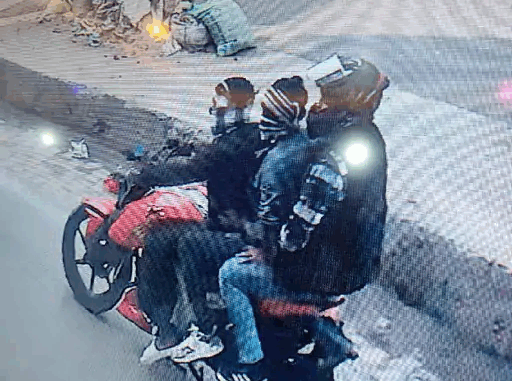 इंदौर में बाइक सवार हमलावरों ने रियल एस्टेट कारोबारी पर गोलियां दागीं