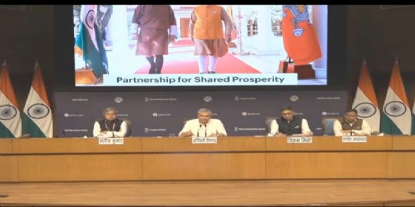 भारत ने भूटान के साथ दो सीमा पार रेल संपर्क बनाने की घोषणा की