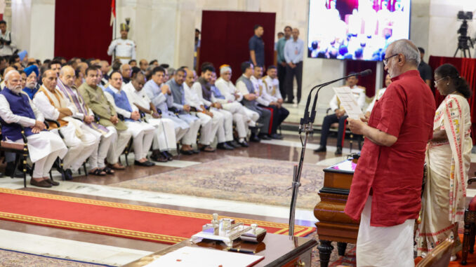 सी पी राधाकृष्णन ने भारत के 15वें उपराष्ट्रपति के तौर पर शपथ ली