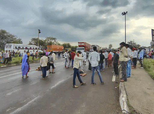 गुना में ट्रक-मोटरसाइकिल की टक्कर में एक ही परिवार के तीन लोगों की मौत