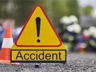 इंदौर में भीषण सड़क हादसा : कार-वैन की टक्कर में चार लोगों की मौत, तीन घायल