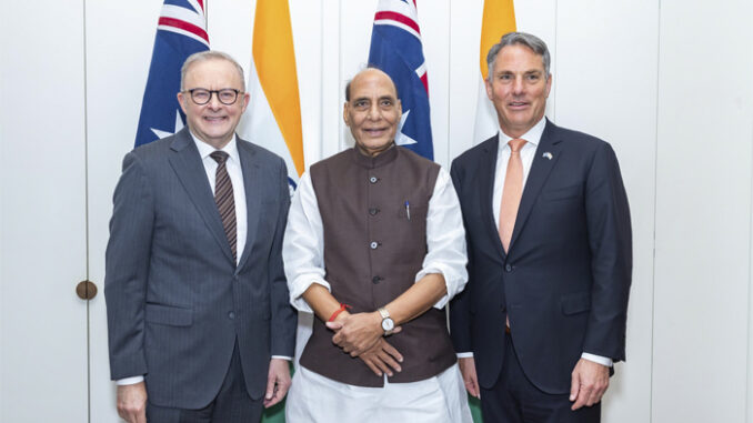 रक्षा मंत्री राजनाथ सिंह ने अपने ऑस्ट्रेलियाई समकक्ष के साथ वार्ता की