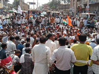 बुरहानपुर में केले की सही कीमत दिलाने की मांग को लेकर किसान ने अर्धनग्न रहने का संकल्प लिया