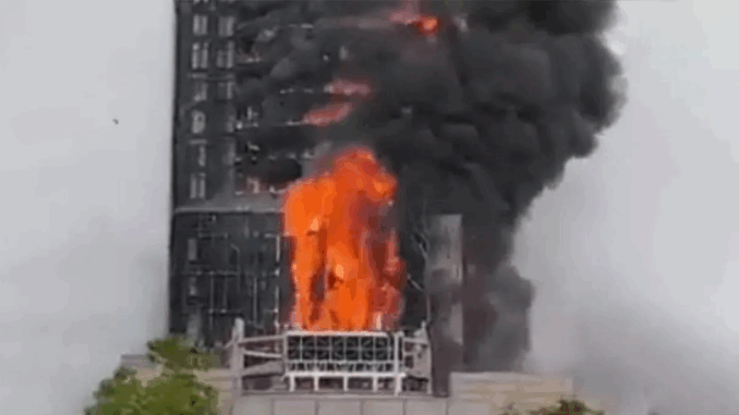 मुंबई के जोगेश्वरी में 13 मंजिला व्यावसायिक इमारत में लगी आग, 10-15 लोग फंसे