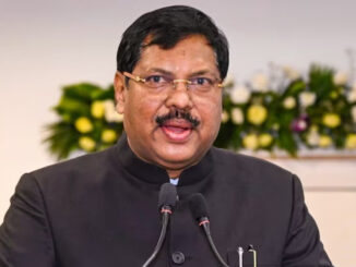 सुप्रीम कोर्ट में वकील ने सीजेआई की ओर जूता फेंकने की कोशिश की