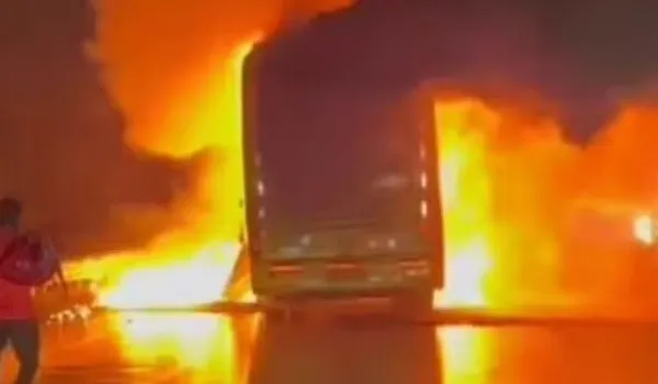 आंध्र प्रदेश के कुरनूल में निजी बस में आग लगी, 20 लोगों की मौत