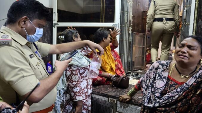 इंदौर में ट्रांसजेंडर समुदाय के 25 सदस्यों ने किया फिनाइल पीने का दावा, अस्पताल में भर्ती