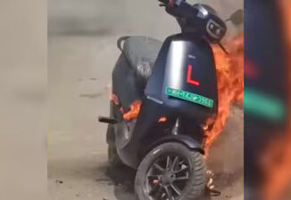 खंडवा में ट्रक से टकराने के बाद इलेक्ट्रिक स्कूटर में आग, दो लोगों की मौत