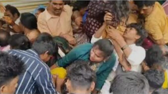 पुलिस ने नौ लोगों की मौत के बाद काशीबुग्गा मंदिर में प्रवेश पर लगाई रोक