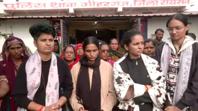 रायसेन में बलात्कार का आरोपी अब तक फरार, लगातार पांचवें दिन जारी रहा विरोध प्रदर्शन