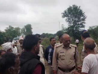 कटनी : मुक्तिधाम की जमीन पर कब्जे को लेकर विवाद, ग्रामीणों ने शव रखकर किया प्रदर्शन, 4 घंटे बाद हुआ अंतिम संस्कार