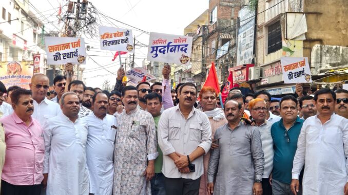 अराध्य भगवान झूलेलाल पर अमर्यादित टिप्पणी पर बिफरे लोग, निकाला विशाल जुलूस, सिंधी समाज ने बंद रखे प्रतिष्ठान