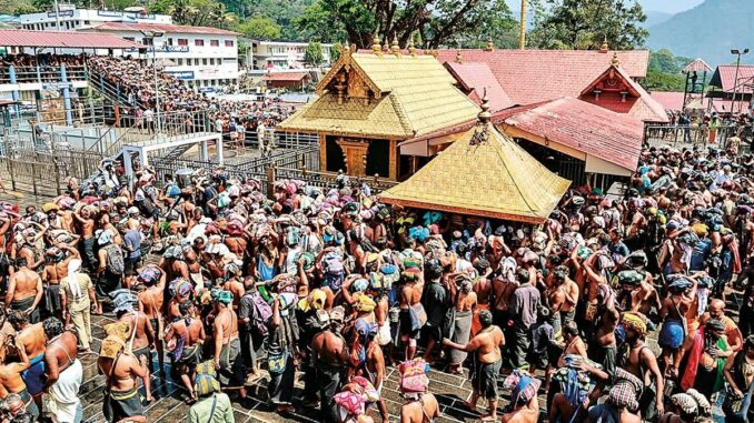 वार्षिक तीर्थयात्रा की शुरुआत के पहले दिन सबरीमला में श्रद्धालुओं की भारी भीड़