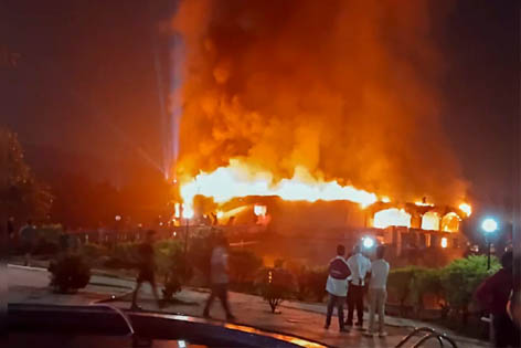 गोवा के नाइटक्लब में आग लगने से 25 लोगों की मौत; प्रत्यक्षदर्शियों का दावा-अंदर पटाखे फोड़े गए थे