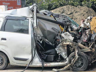 मऊ में सड़क हादसे में युवक की मौत, आक्रोशित परिजनों ने जाम लगाया