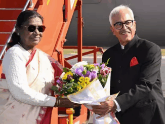 मणिपुर : राष्ट्रपति मुर्मू ने इंफाल स्थित नुपी लाल स्मारक पर पुष्पांजलि अर्पित की