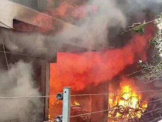 हैदराबाद में फर्नीचर की दुकान की इमारत में आग लगने से तीन व्यक्तियों की मौत