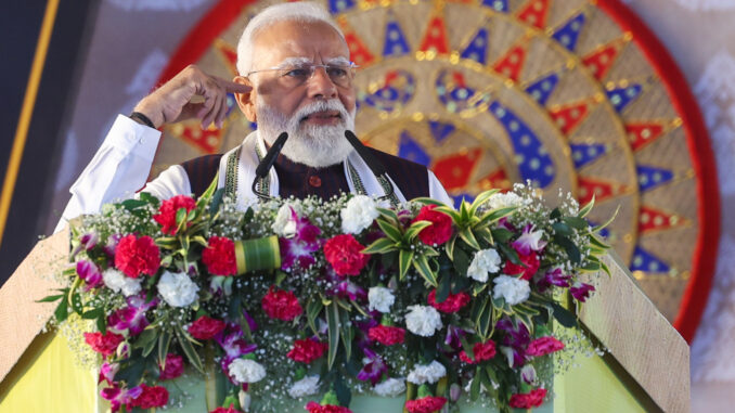 कांग्रेस ने अपने शासन में वोट के लिए असम की जमीन घुसपैठियों को सौंप दी : प्रधानमंत्री मोदी