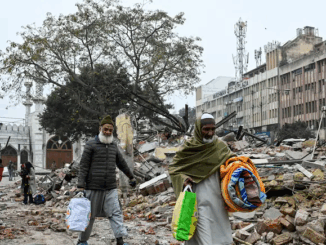 दिल्ली में अतिक्रमण हटाने के दौरान हुई हिंसा मामले में प्राथमिकी दर्ज, पांच हिरासत में