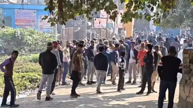 थाने के अंदर पत्नी की गोली मारकर हत्या, जांच अधिकारी और महिला सिपाही निलंबित