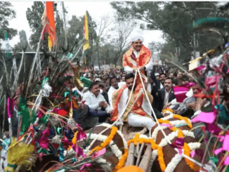 उज्जैन में कार्यक्रम के दौरान पुलिस अश्व पर सवार होते समय मुख्यमंत्री मोहन यादव का संतुलन बिगड़ा