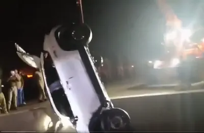 मथुरा : कार नहर में गिरी, तीन भाइयों समेत चार लोगों की मौत