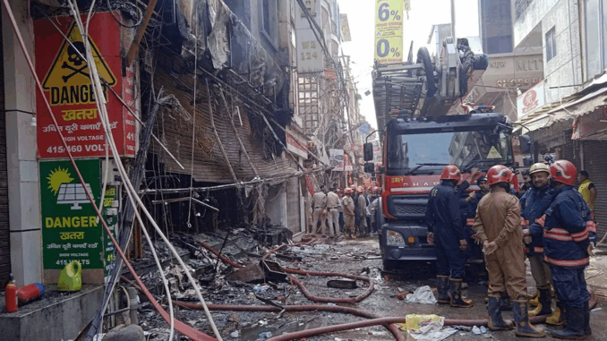 पालम में एक इमारत में लगी भीषण आग, एक ही परिवार के नौ लोगों की मौत