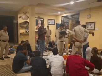 आईएएस अफसर के फार्म हाउस में पकड़े गए 18 जुआरी, अफसर की शिकायत ‘अवैध तौर पर घुसे थे लोग’