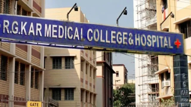 कोलकाता के एक अस्पताल में लिफ्ट में फंसने से एक व्यक्ति की मौत